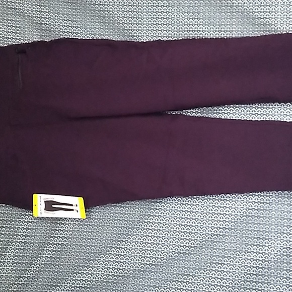 DKNY SIZE SMALL - Picture 3 of 9